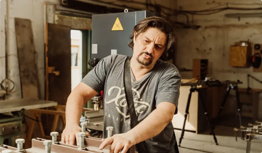 Vadim Gavrylenko Valiant Guitars Head Luthier at work